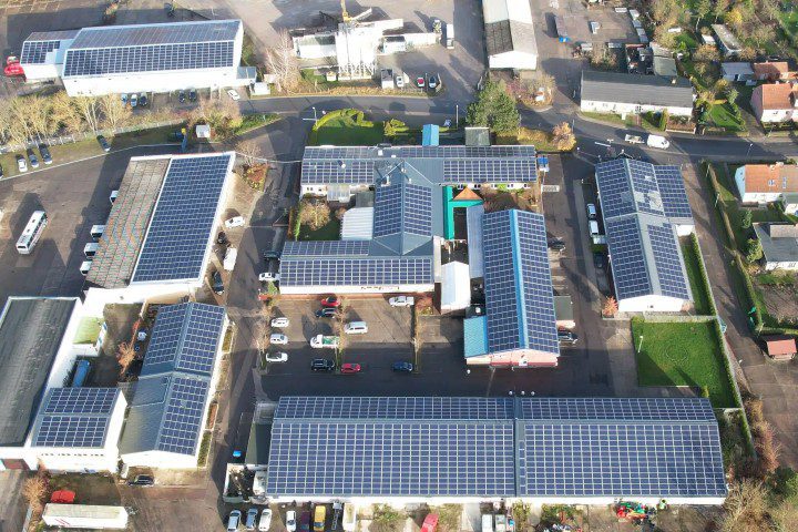 Erfahrungen-SunShine_Sales-Photovoltaik-Investment (66) - Dachsanierung Kosten senken: Finden Sie Ihr bestes Angebot | SunShine Sales kostenlose Dachsanierung, Photovoltaik Dachsanierung, Dach sanieren kostenlos, PV Anlage kaufen, Photovoltaik Invest, SunShine Sales, Dachfläche vermieten, Solaranlage investieren, Photovoltaik Rendite, nachhaltige Energie, Dachsanierung mit PV, Photovoltaik Finanzierung, kostenlose Dachrenovierung, Solar Direktinvest, Photovoltaik Vorteile